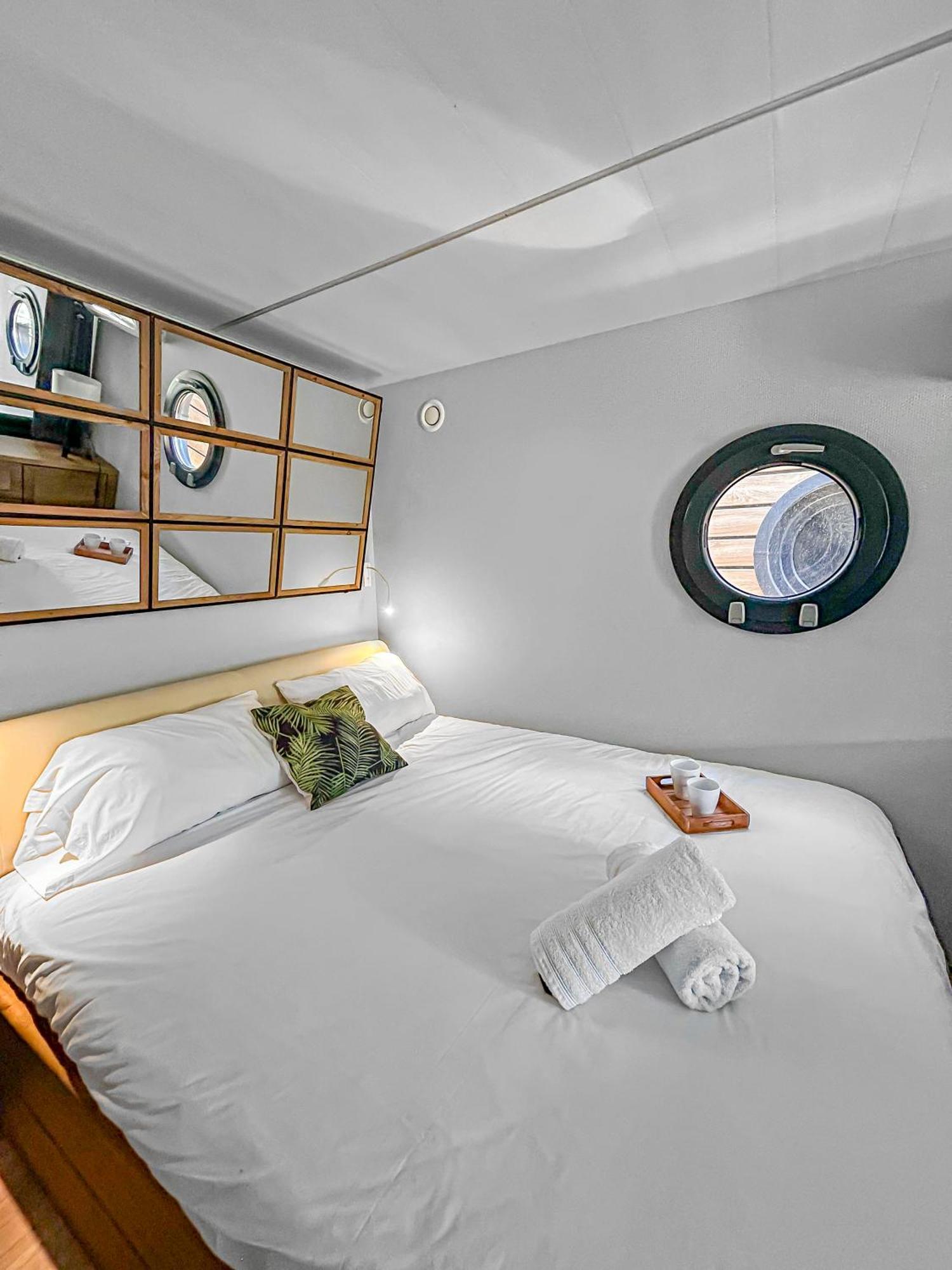 Sejour Unique Sur Un Bateau "Marius" Hotel Vauvert Exterior foto