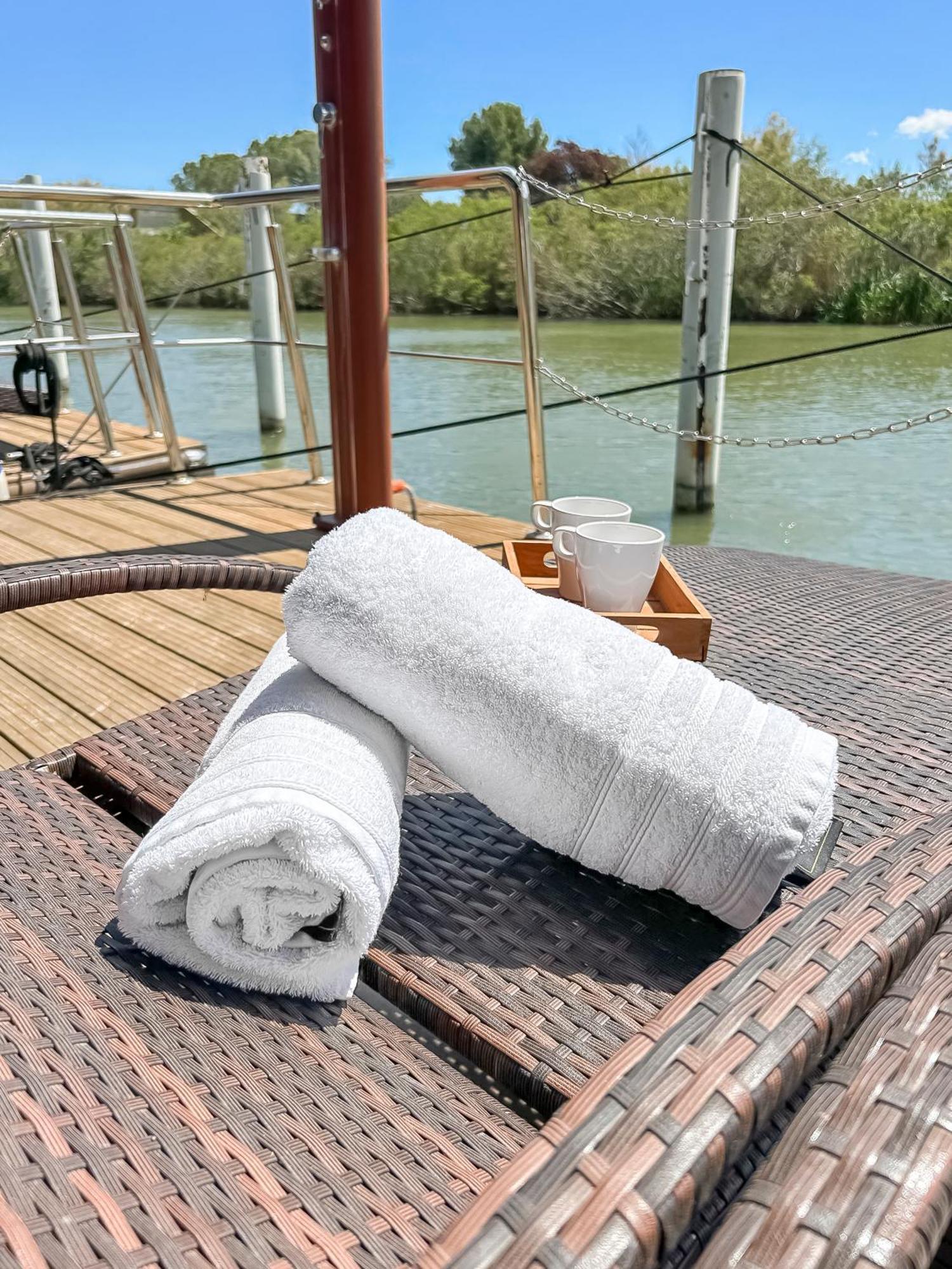 Sejour Unique Sur Un Bateau "Marius" Hotel Vauvert Exterior foto
